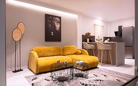 Light & Kozy Apartment - Central Patra Luxury Stay